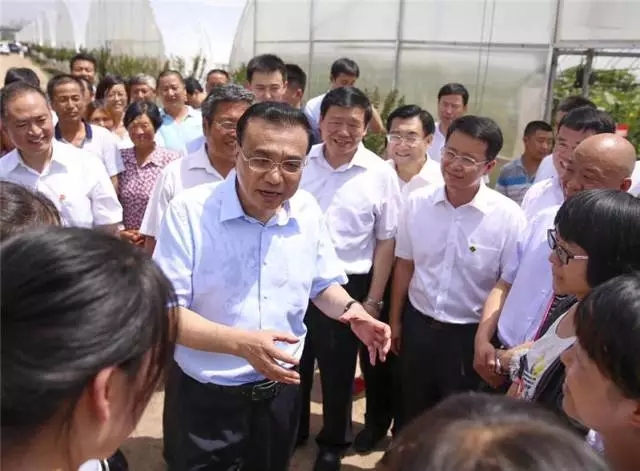 李克強(qiáng)總理冒酷暑考察陜西羊乳產(chǎn)業(yè)鏈，精準(zhǔn)扶貧項(xiàng)目